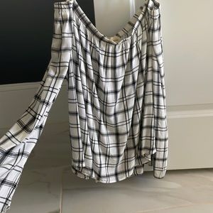 Cloth & Stone off the shoulder top with bell style sleeves.